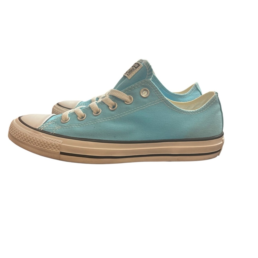 Converse All Star Chuck Taylor Bluefish
Women's 8.5/Men 6.5 Sneakers
